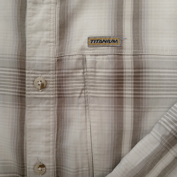 Columbia Titanium Omni-Dry Casual Button Down Shirt Men's Size Medium - Picture 6 of 6